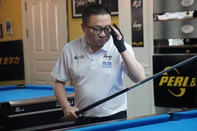 的表面之下 的表面之下